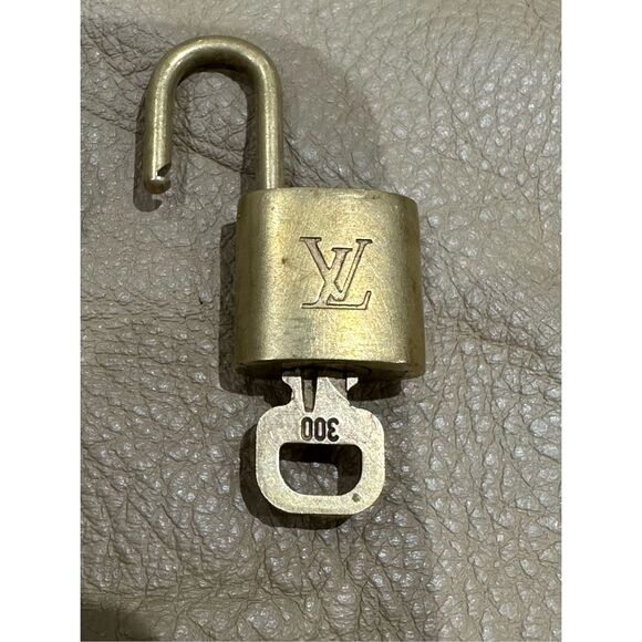 Louis Vuitton Vintage Brass PadLock & Key Lock & Key Authentic #300 - Picture 1 of 4